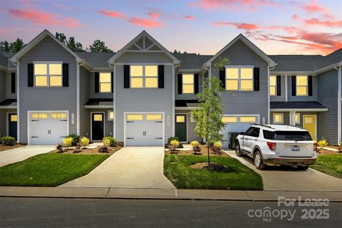 Photo of 1525 39th Avenue Loop NE, Hickory, NC 28601 (MLS # 4311822)