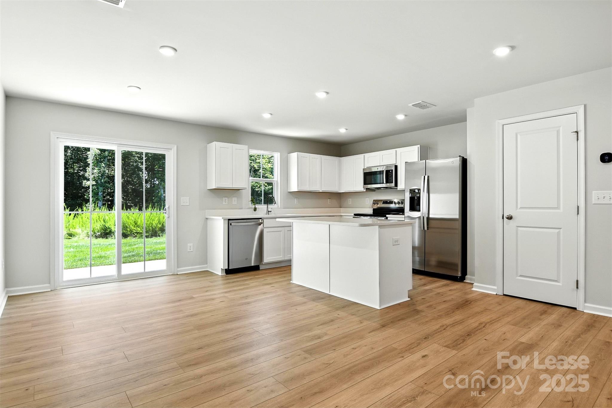 1525 39th Avenue Loop NE