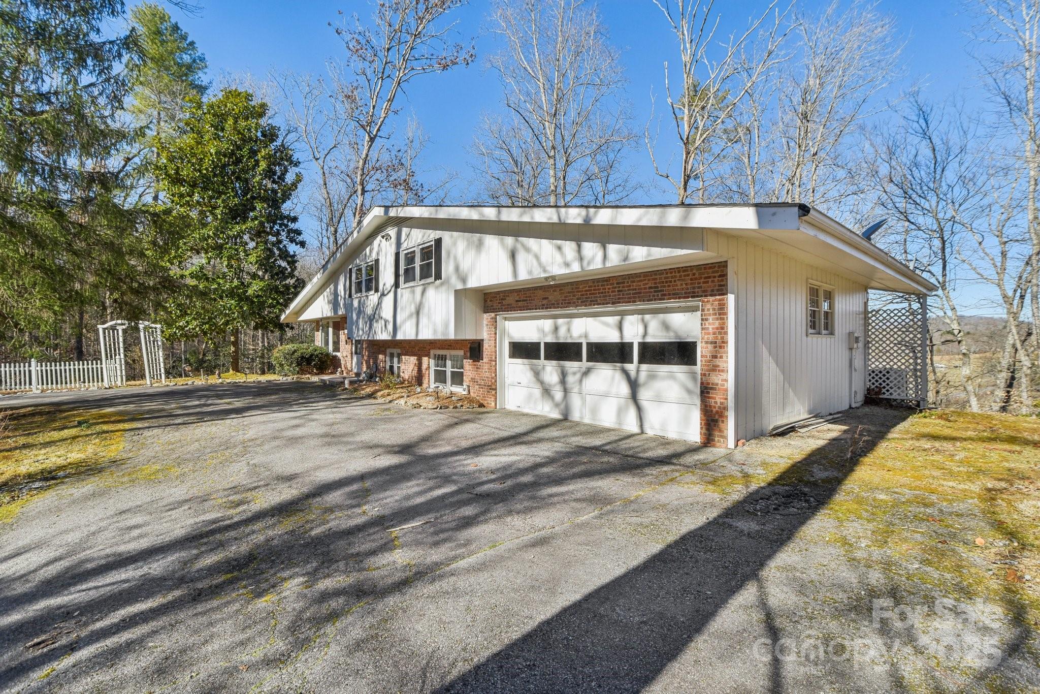 76 Royal Knoll Drive