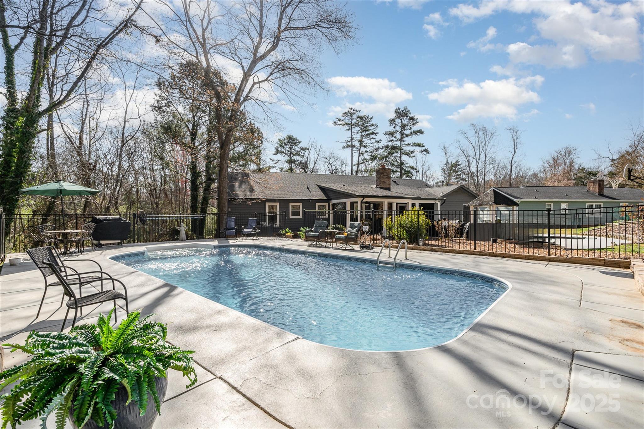 9401 Elvis Drive