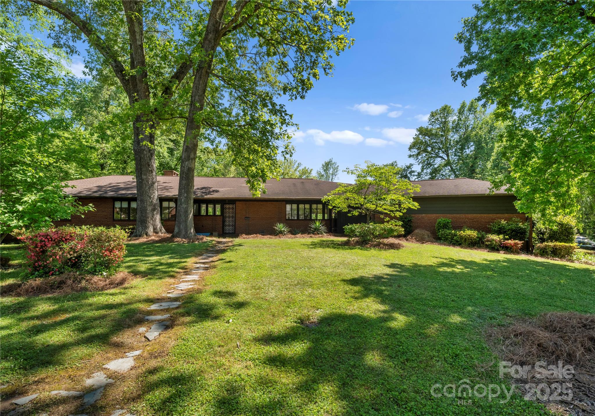 916 E Park Drive