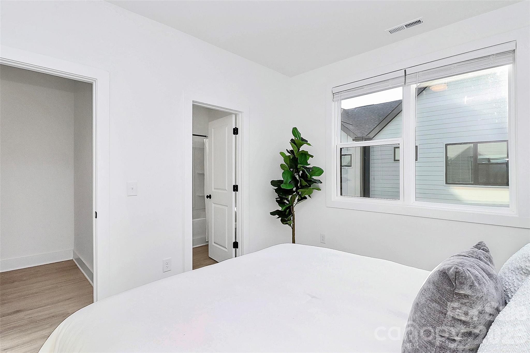 Residences at Oakview - Residential