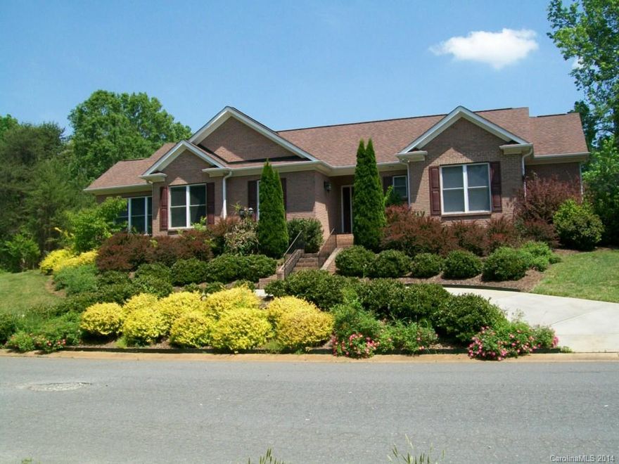 Well maintained beautiful 2BR/2.5BA home in nice neighborhood. Formal Living Room, large kitchen, sunroom and large laundry room with sink and built-in counter..A Must See...