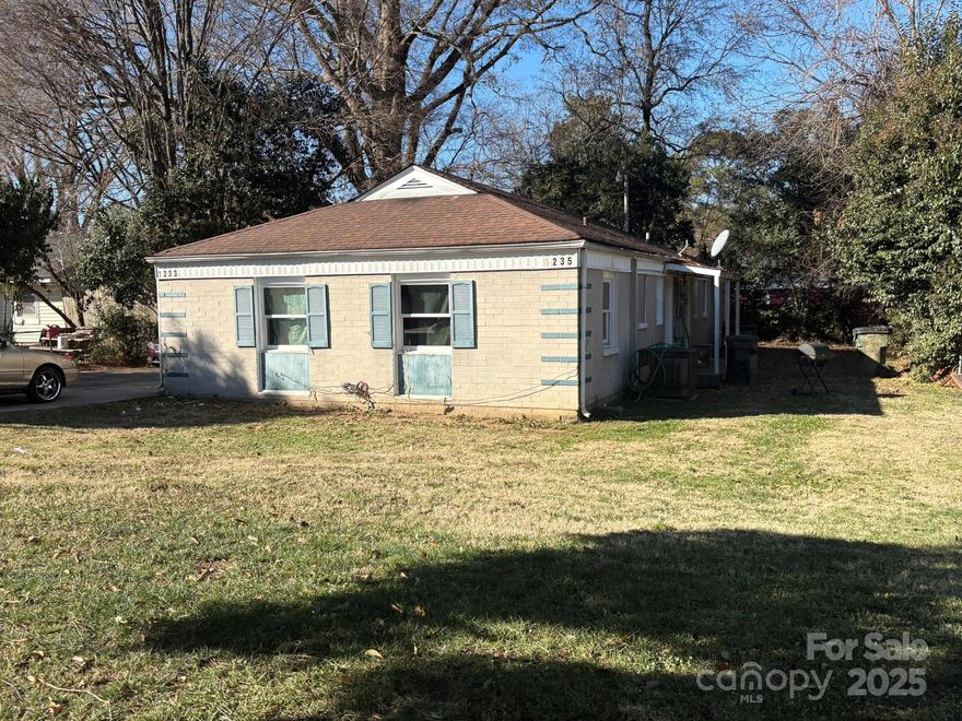 Investor Opportunity! Priced to Sell this home is currently rented in the front with a two year lease and back is M2M. Great long term investment opportunity and priced to sell quickly! 2 bed 1 bath duplex great rental history!