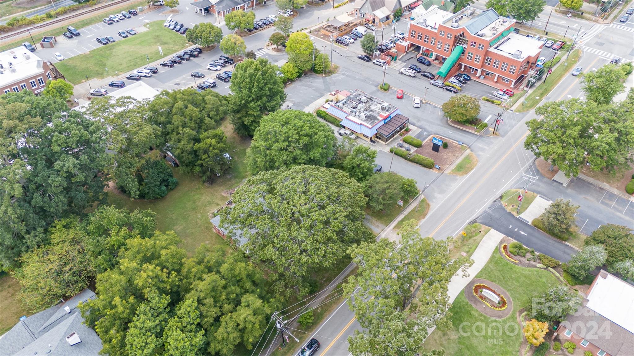 200 & 208 E Matthews Street