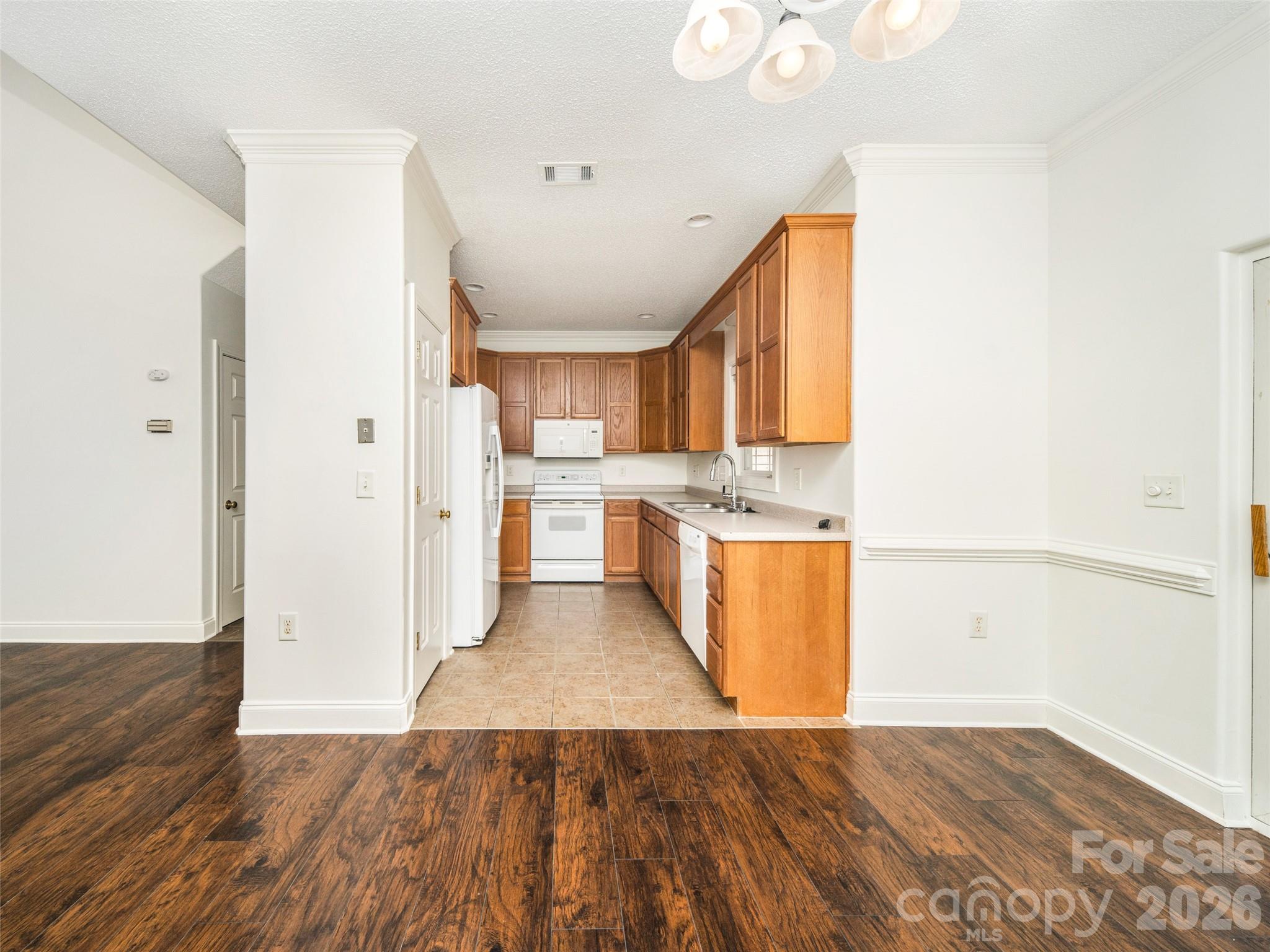 876 W Pointe Drive