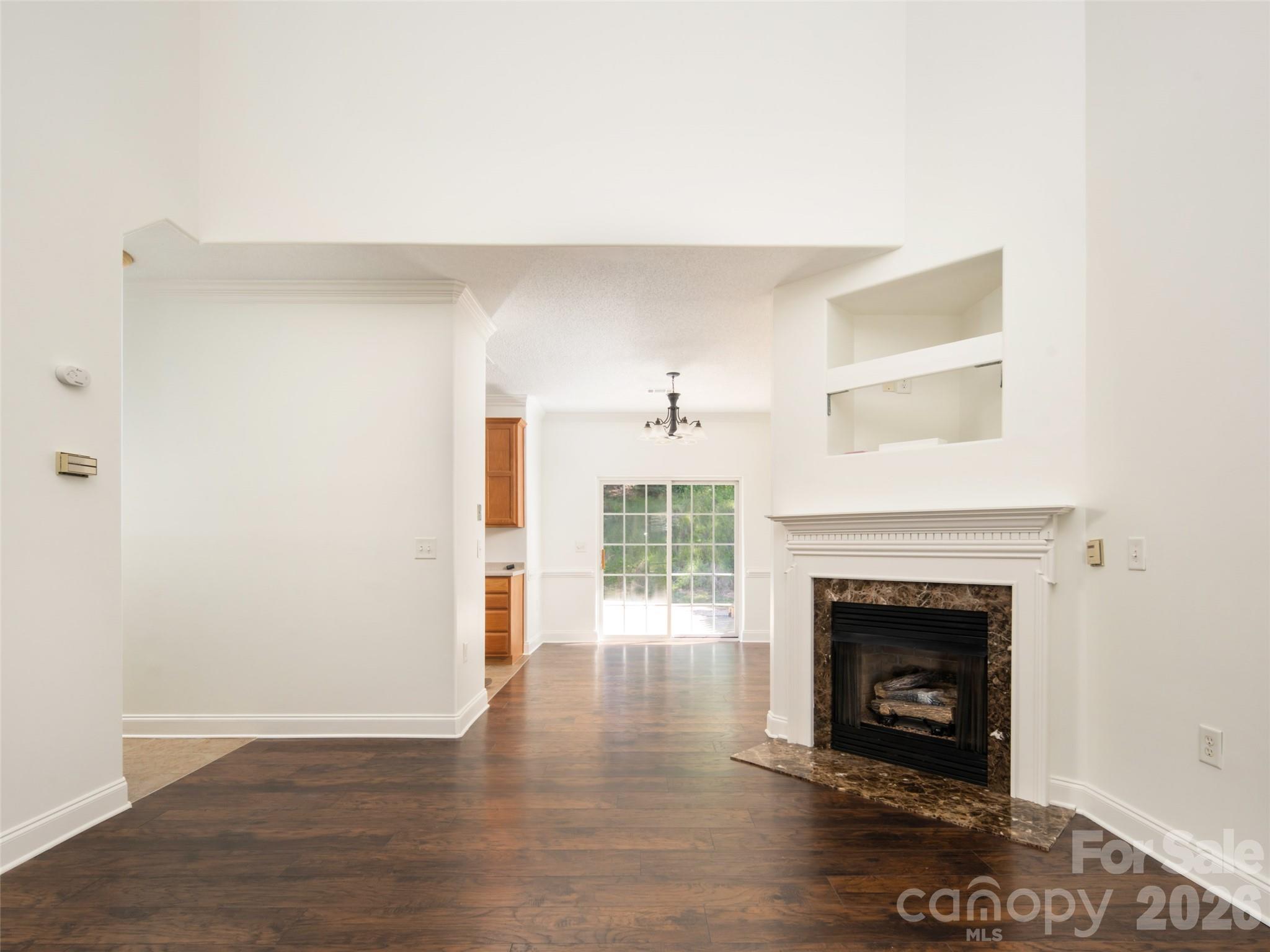 876 W Pointe Drive