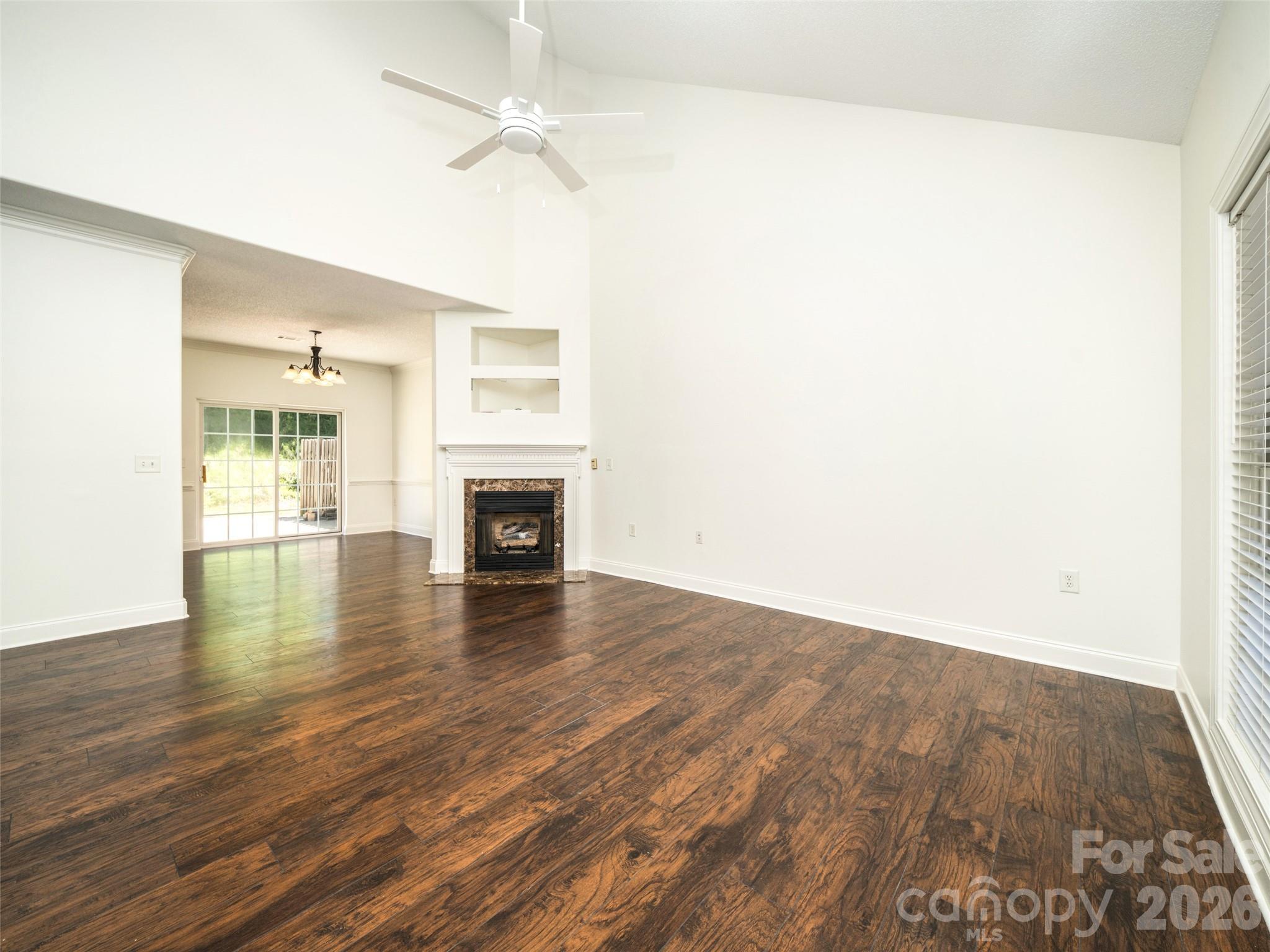 876 W Pointe Drive