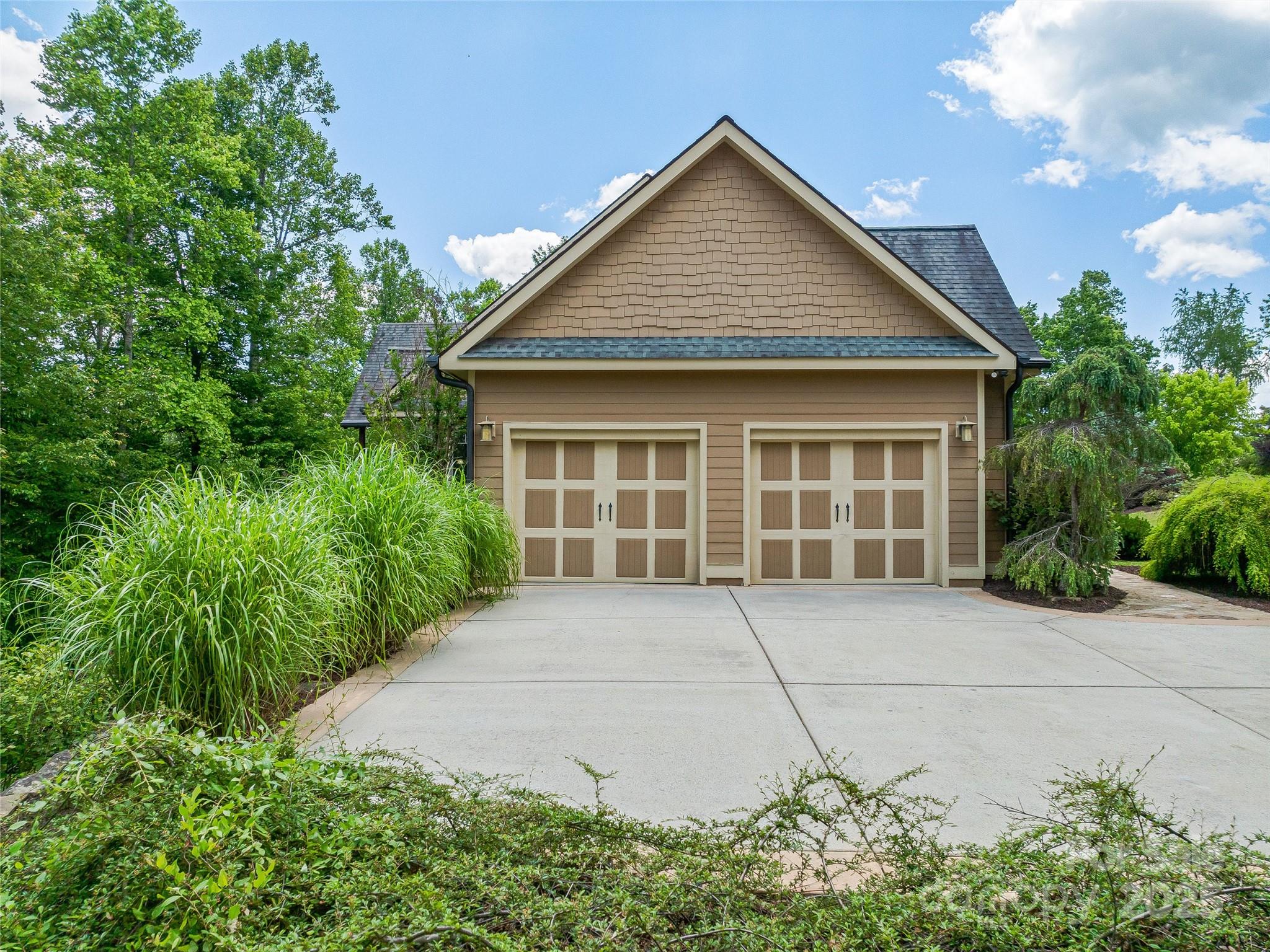 14 Sweet Gum Hill