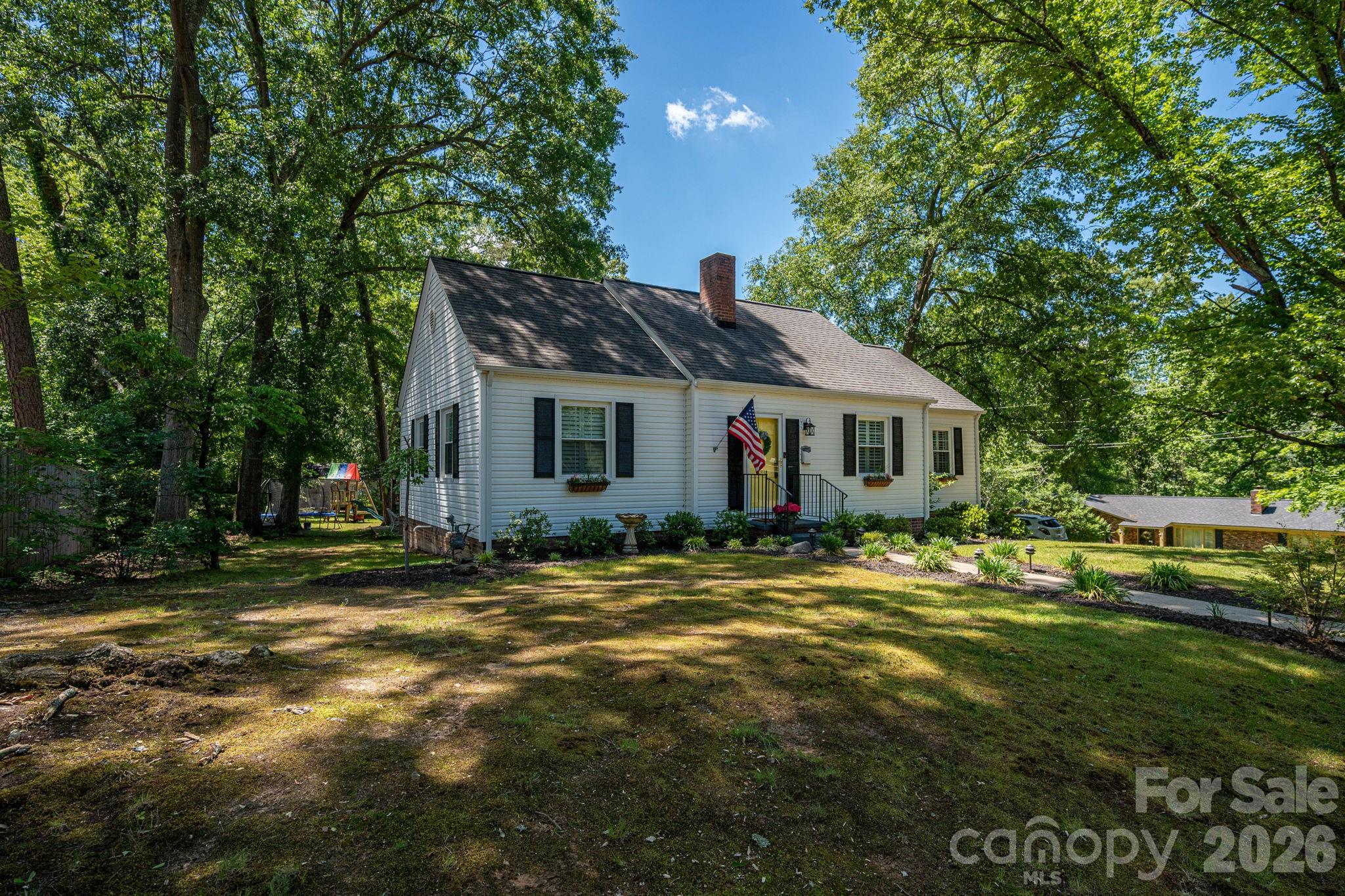 823 N Laurel Street