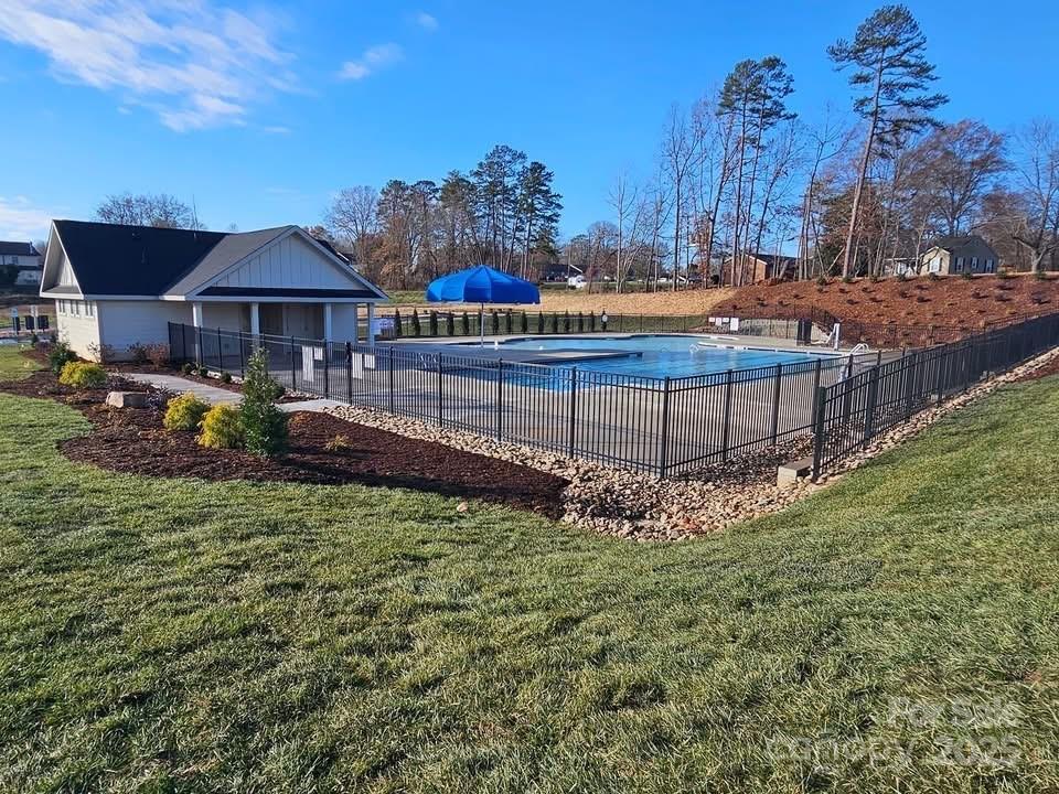 The Hamptons at Hickory - Residential