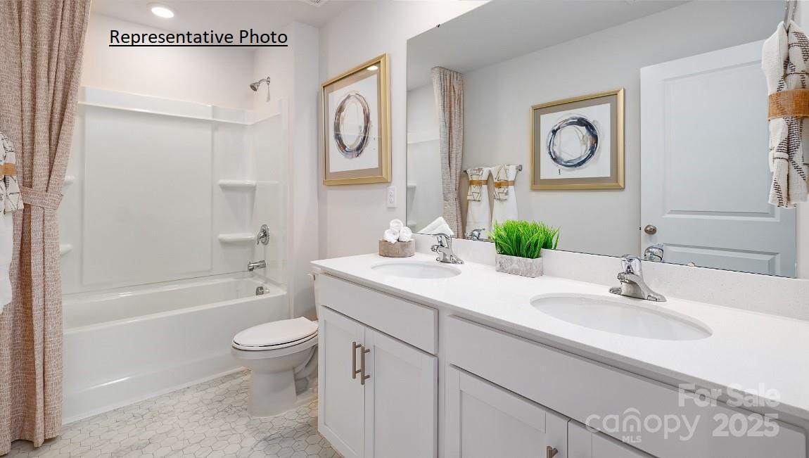 The Hamptons at Hickory - Residential