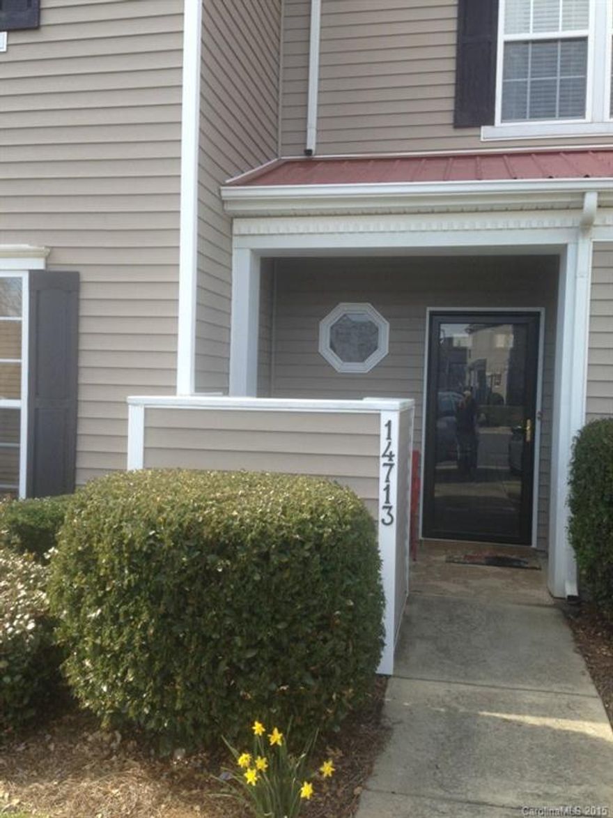 Great 2 bedrooms with 2.5 bath town home located in cul-de-sac. Good layout and easy flow home. Large patio and storage room. Shows well and easy to show. Priced to sell. Seller offers a One Year Home Warranty with acceptable offer.(Old Republic.)