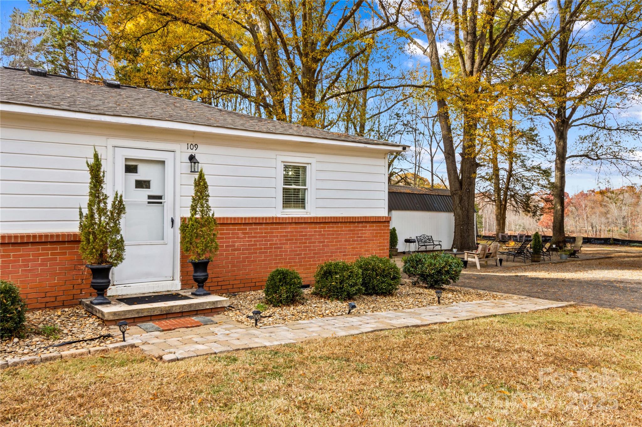 109 James Robert Lane