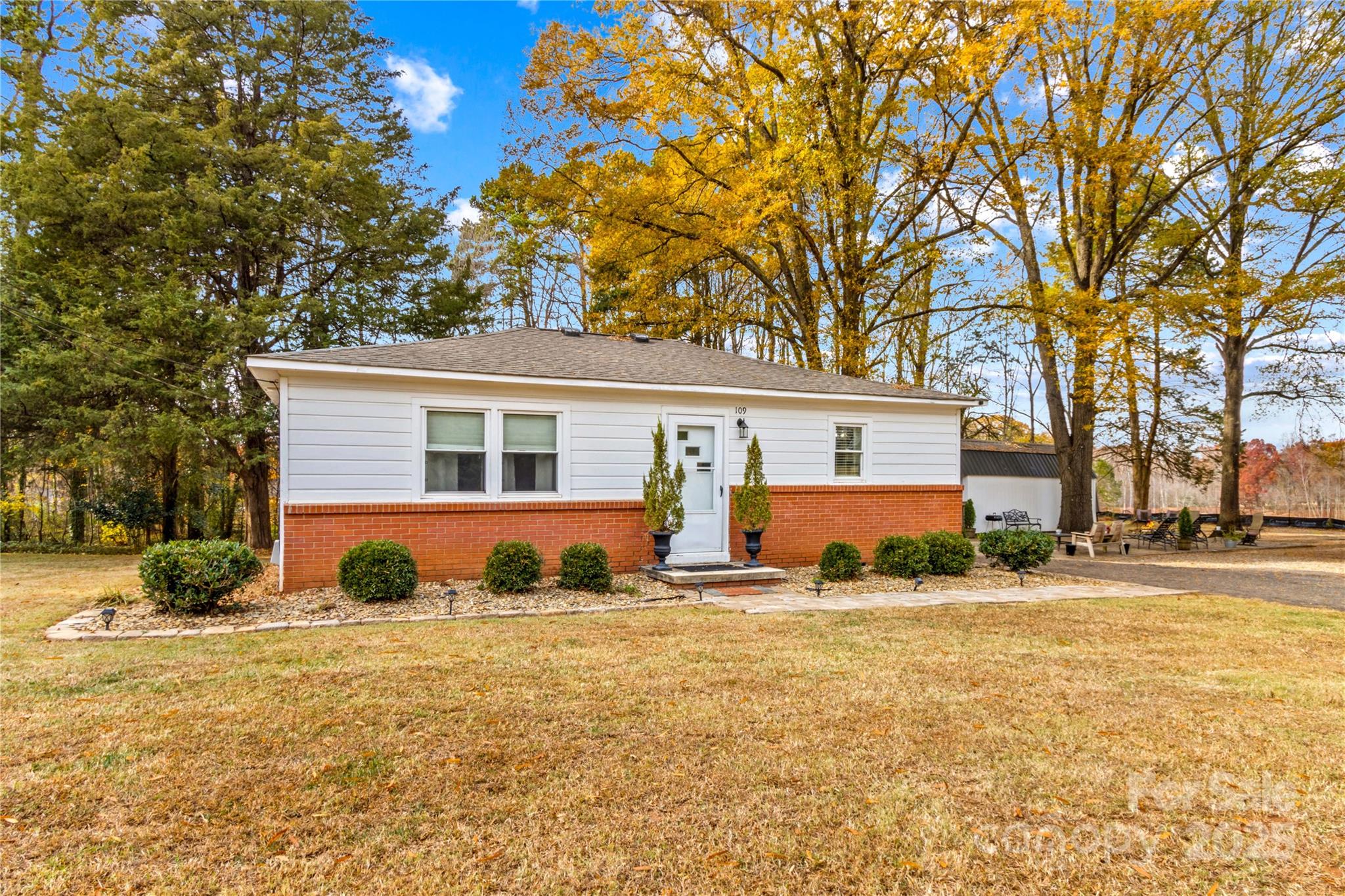 109 James Robert Lane