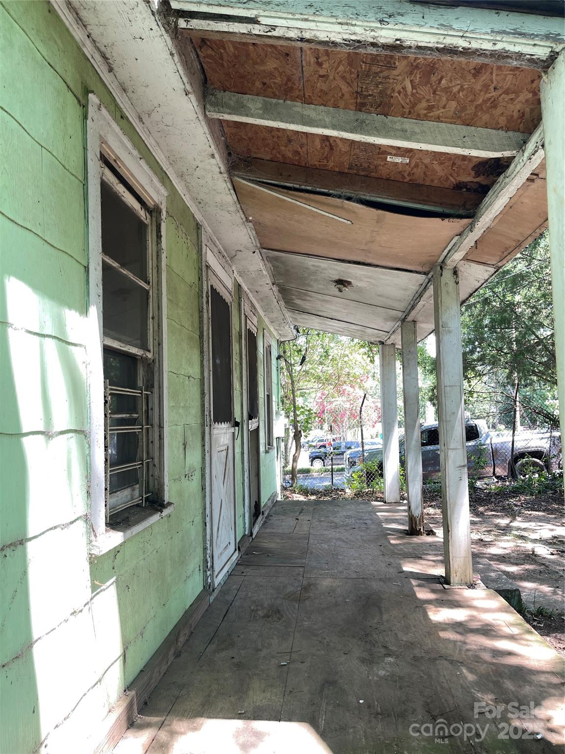 307 Steele Street