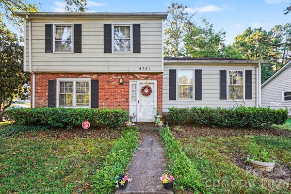 4701 FARM POND LN, CHARLOTTE, NC 28212 - Image 52cc8fa1ec0b897f6cbb1a77ba48151d/1499357630