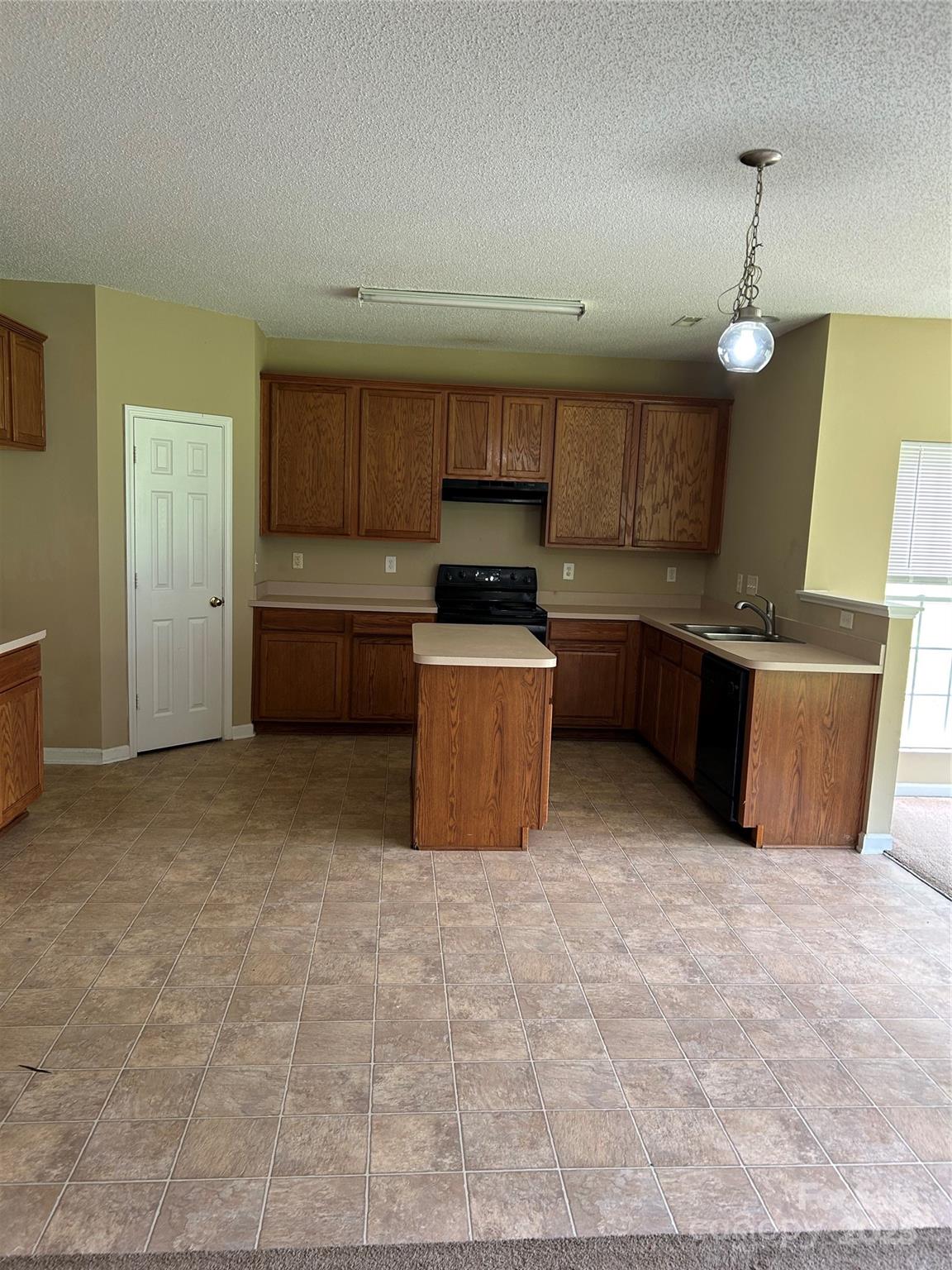 8125 Weeping Fig Lane