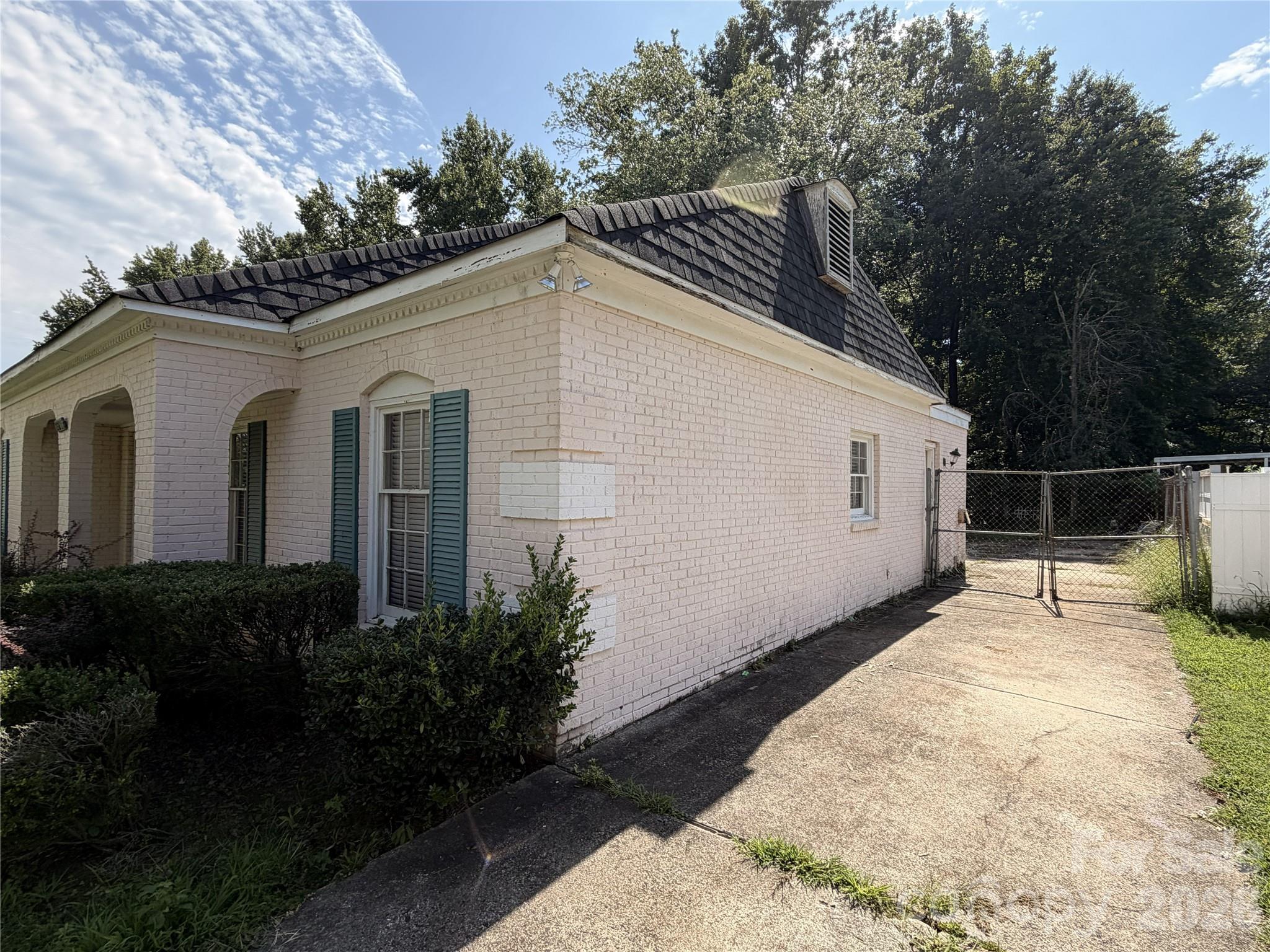 6625 Woodfield Drive