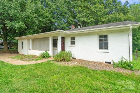 2131 Lee Street Gastonia NC 28054