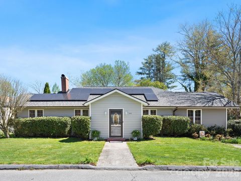 1614 Ridgewood Boulevard Hendersonville NC 28791