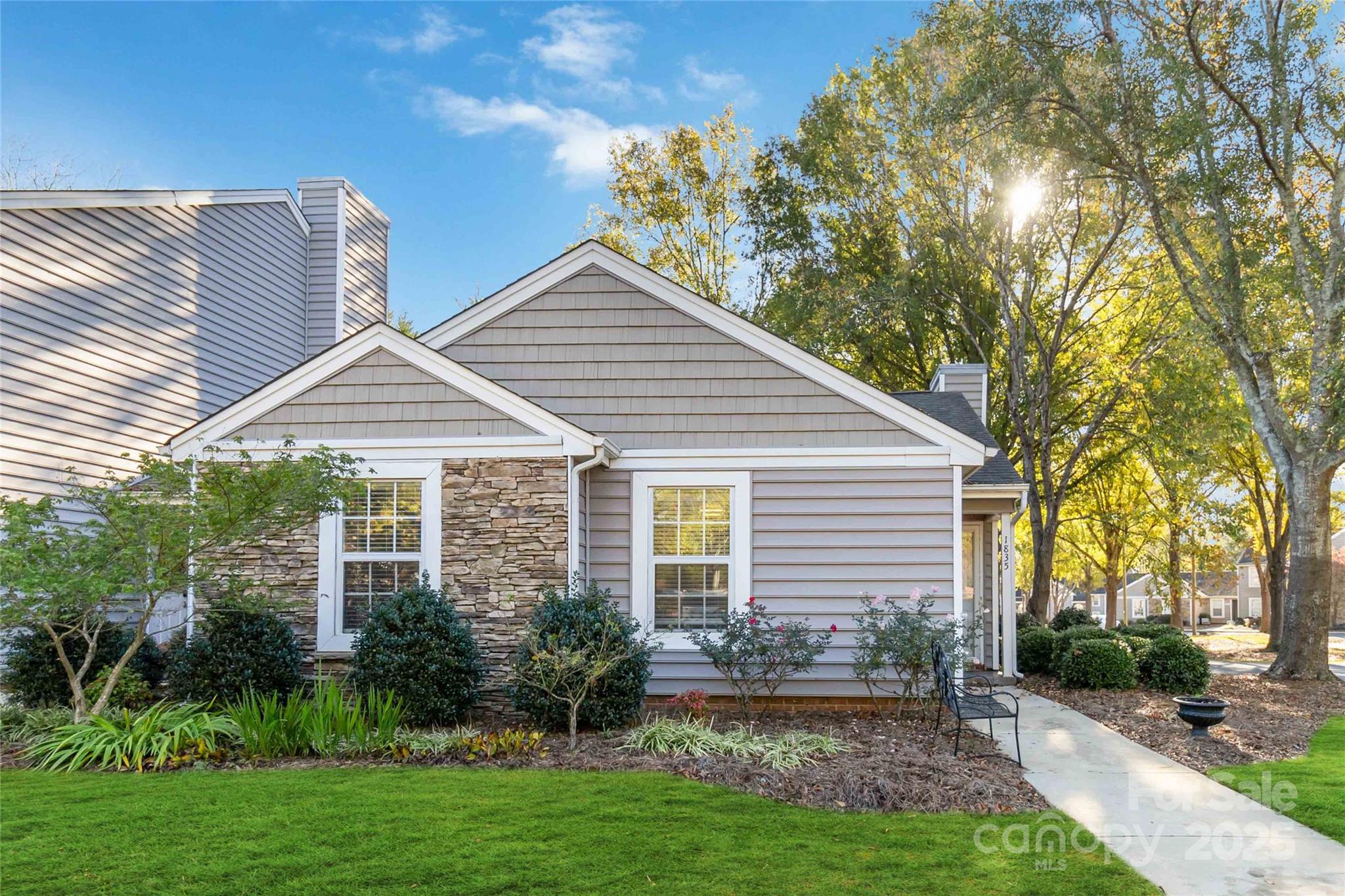 1835 Fairlawn Court
