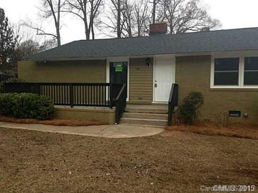 Updated brink ranch in Madison Park. New kitchen, both bathrooms updated. Hardwood floors. Tenant to verify all schools. ALL APPLICATIONS SUBJECT TO NATIONWIDE CRIMINAL, CREDIT, SEX OFFENDER AND EVICTION CHECK. WE DO NOT ACCEPT SECTION 8. DO NOT DISTURB CURRENT TENANT. ALL PETS ARE CONDITIONAL AND MUST BE APPROVED.