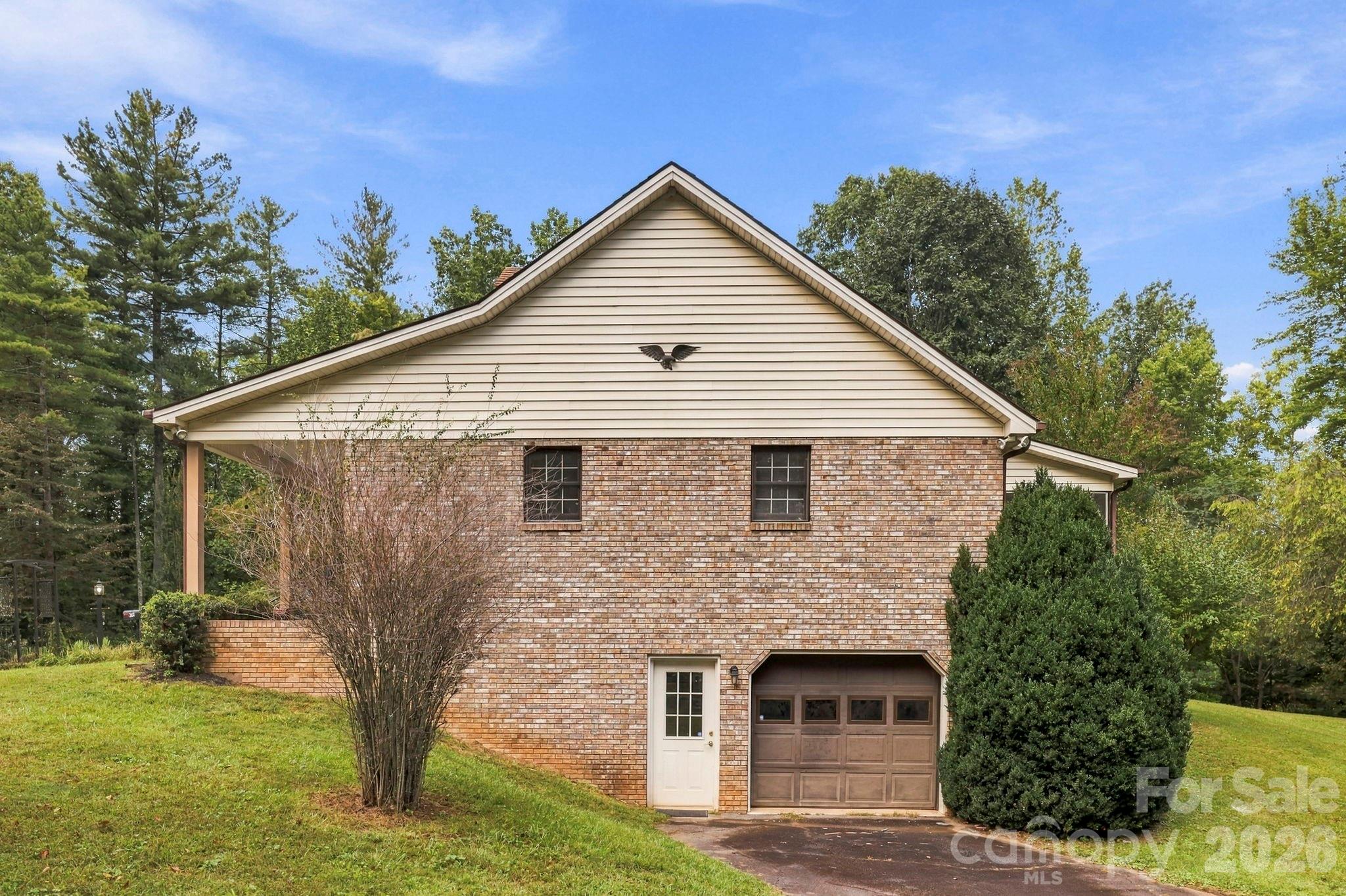 1079 Dupont Road