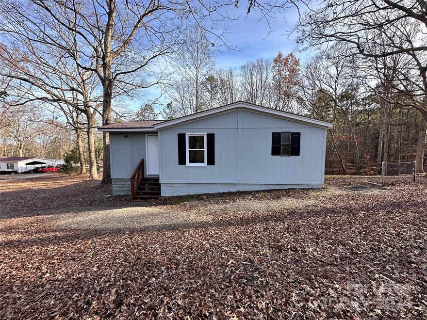 Renovated Double Wide Mobile Home Located in Catawba, SC, Open Floor Plan with 3 Bedrooms, 2 Bathrooms, Living Room with Fireplace, Eat In Kitchen with Range, Refrigerator, Dishwasher & Microwave.
No Smoking/No Vaping. Call Owner for All Pet Permission. Maximum Occupants 4.
Available NOW for viewing by key sign out from our office Monday-Friday from 9am-4pm, except Holidays. Keys to be returned by 5pm same day. Requires $20 refundable deposit.