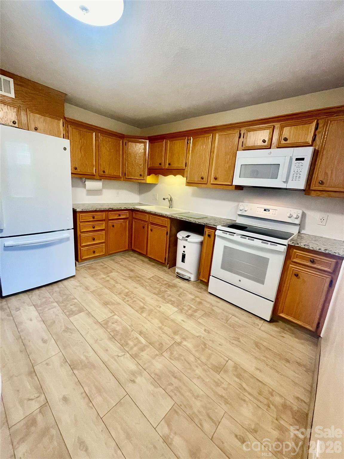 1300 Larchmont Place