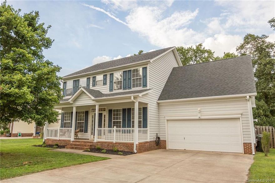 Beautiful move in ready home in Ashley Park. 
Laminate flooring all throughout lower level, stainless steel appliances, gas fire place and new paint. 
Upstairs has a Jack and Jill bath between guest bedrooms. Large bonus room in addition to the 3 bedrooms, along with a large laundry room and master bedroom.