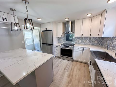7812 Highbanks Court Charlotte NC 28212