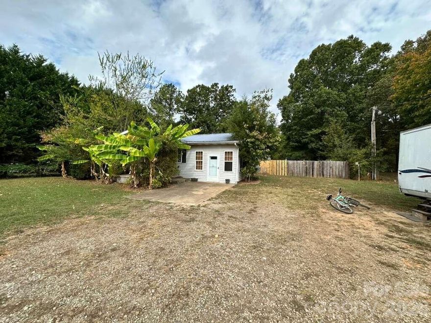 3 bed / 1 bath single family home on 1.06 acres in Catawba, NC. 1,015 sqft built in 1976. Property needs work and is priced to reflect it. There is debris and garbage on site that will need to be cleared, and some interior damage throughout. Good lot size with plenty of space. Priced for investors looking for a project. Bring your contractor. Some photos have been virtually rendered.