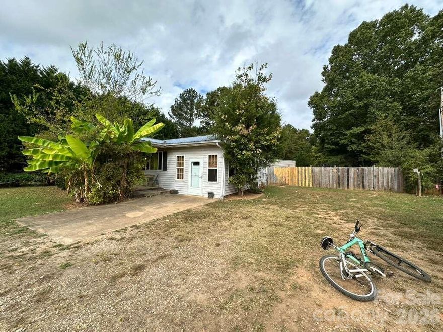 Well kept 3 bedroom home on a spacious lot in a quiet part of Catawba, NC. The property got good bones, a solid structure, and a comfortable layout that’s easy to personalize. Surrounded by mature trees and open land, it delivers a calm setting with great curb appeal and natural charm.

A great opportunity for someone seeking a manageable project or long-term investment in a peaceful community.