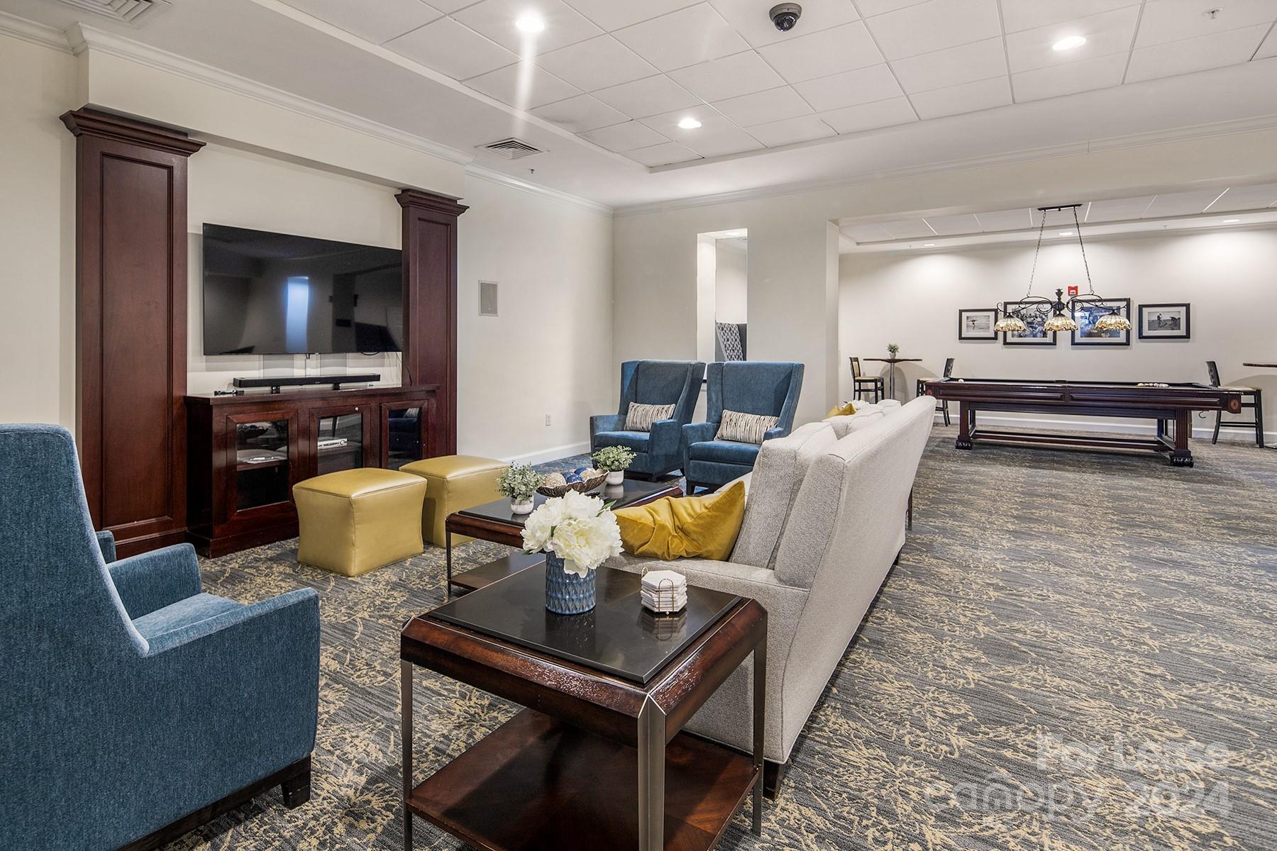 Fifth And Poplar - Residential Lease