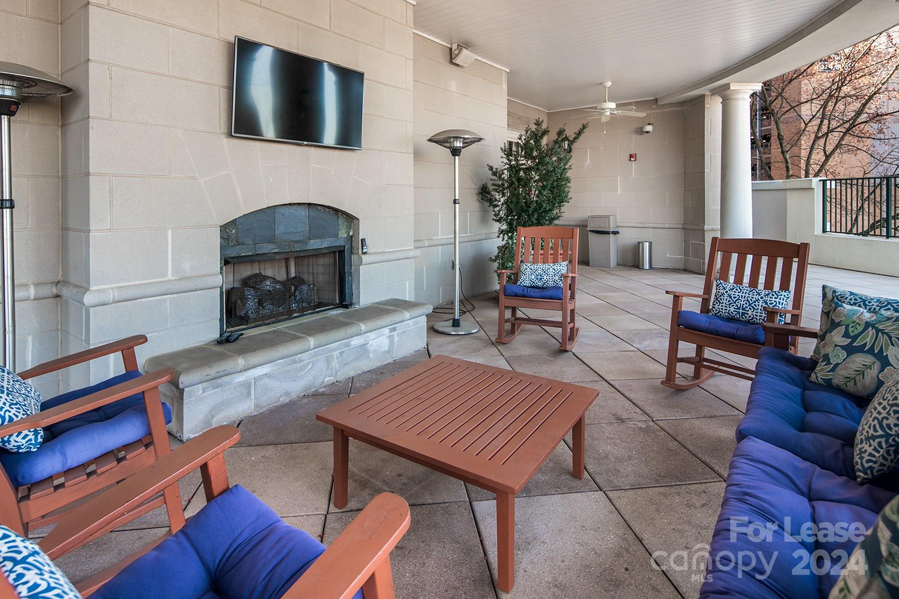 Fifth And Poplar - Residential Lease