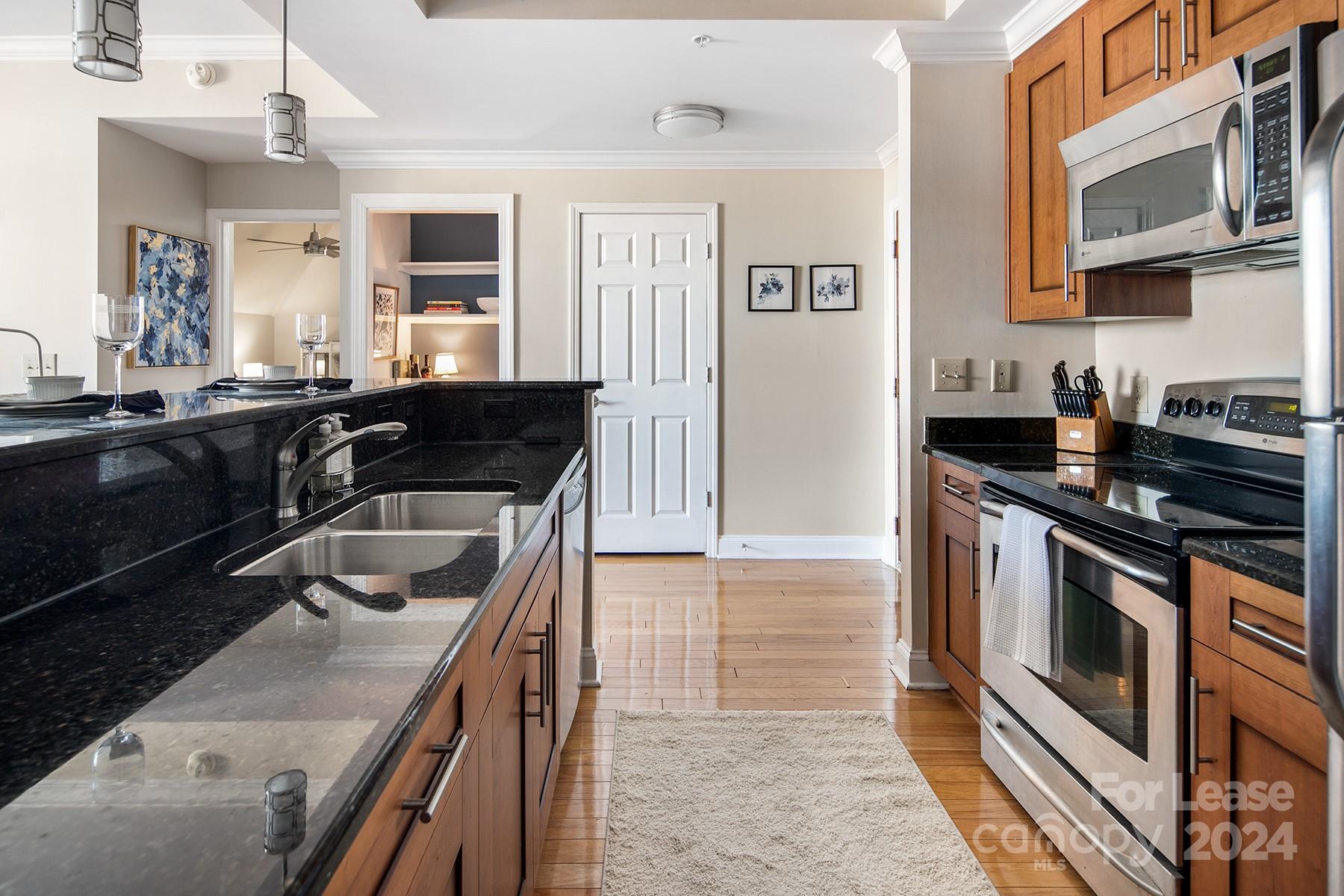 Fifth And Poplar - Residential Lease