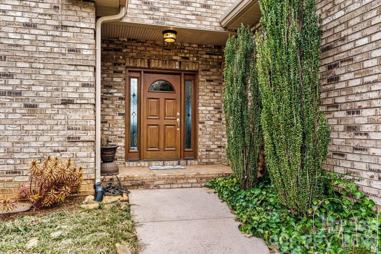 6124 Plantation Pointe Drive