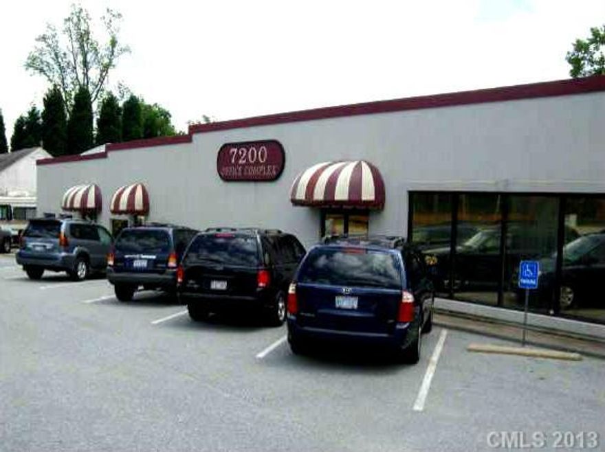 Great Commercial Window Space in a Great Location!!!