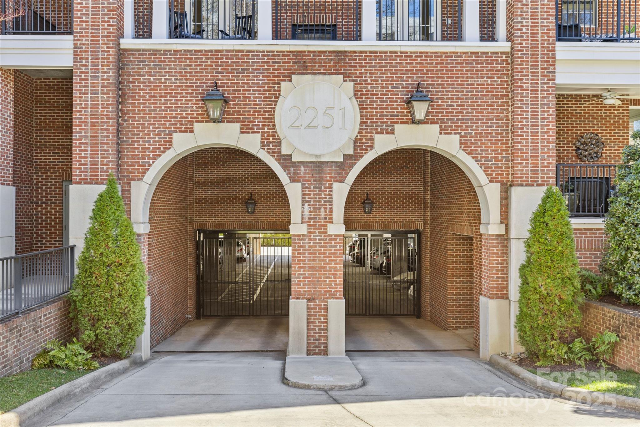 2251 Selwyn Avenue 201