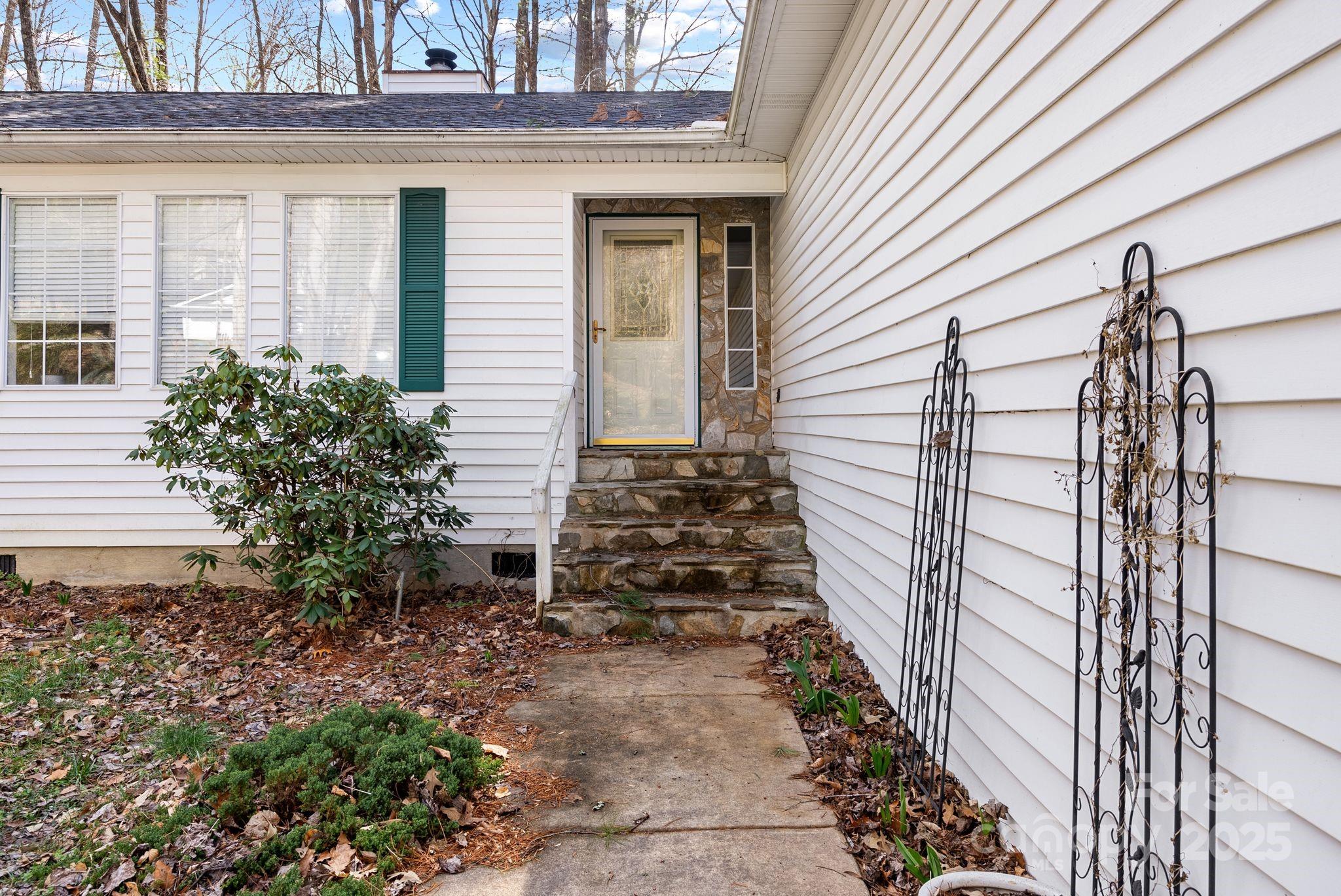 104 Lone Eagle Lane