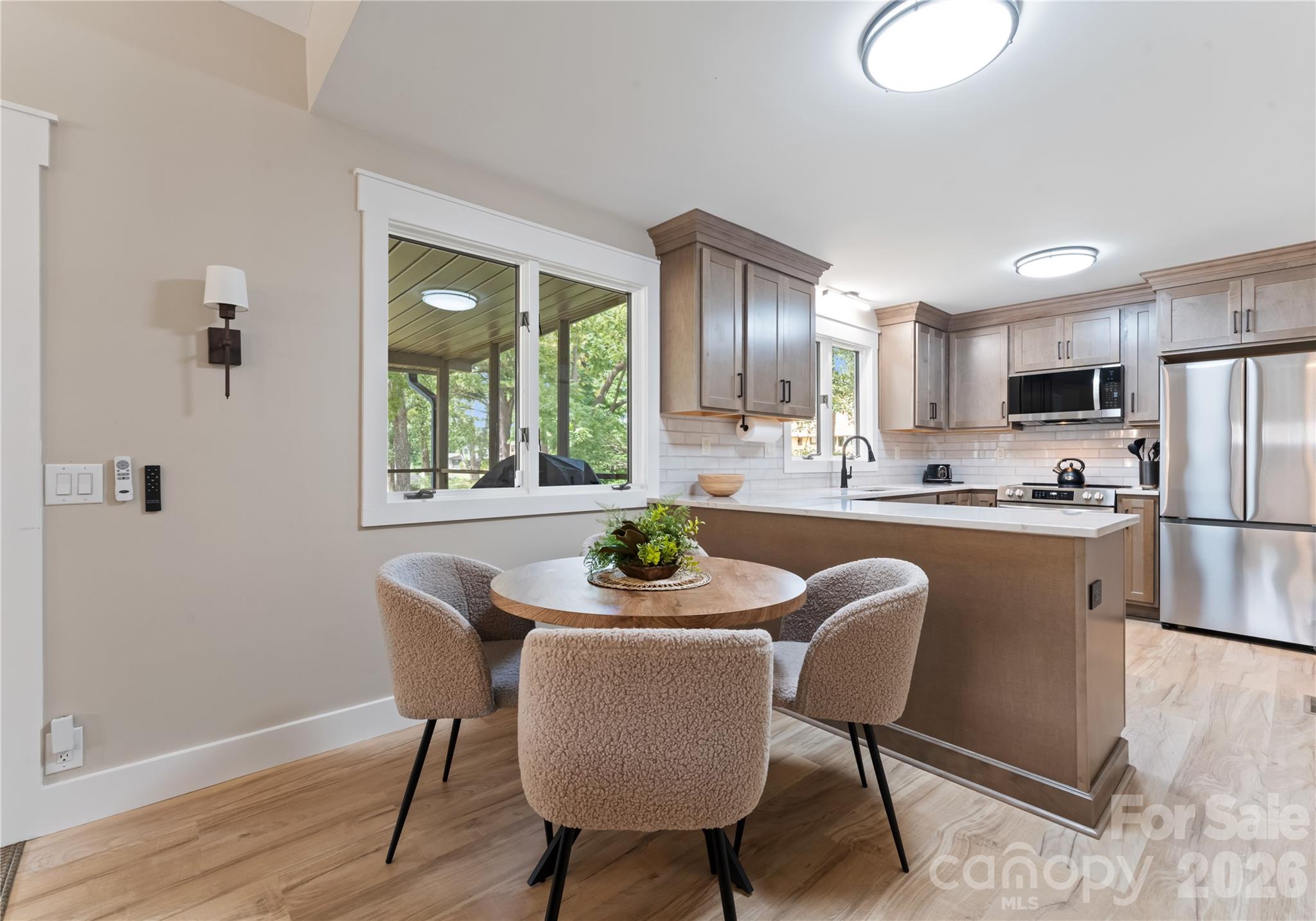 IMPERIAL POINT - Residential