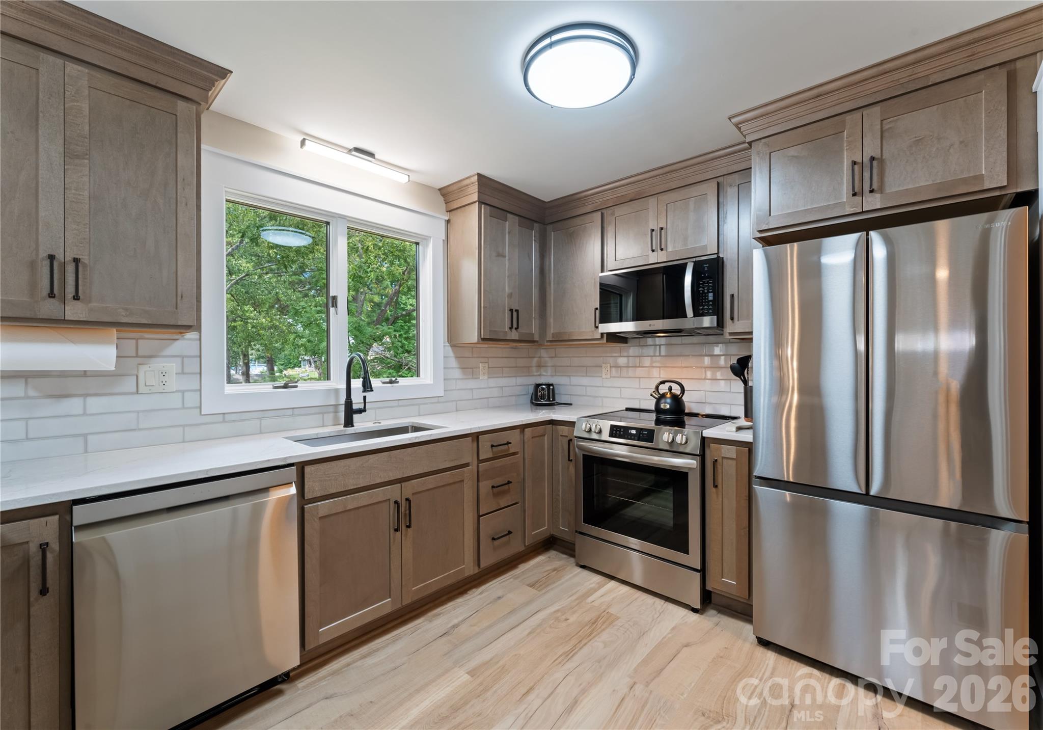 IMPERIAL POINT - Residential