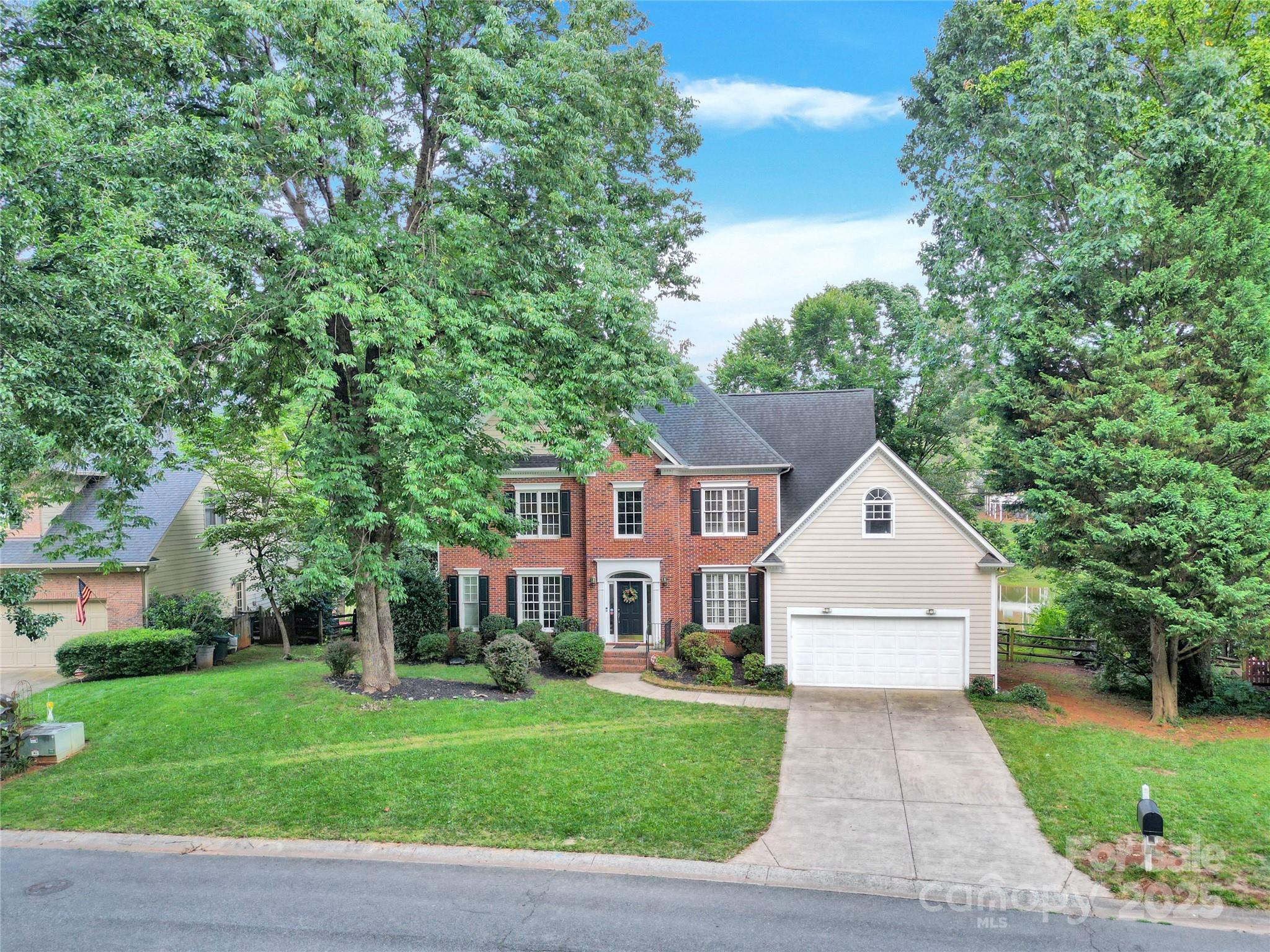 5015 Foxbriar Trail