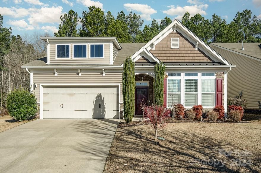 Don't miss out on this gorgeous 2 bedroom, 2 bath plus office home with hardwood floors and a 2 car garage.