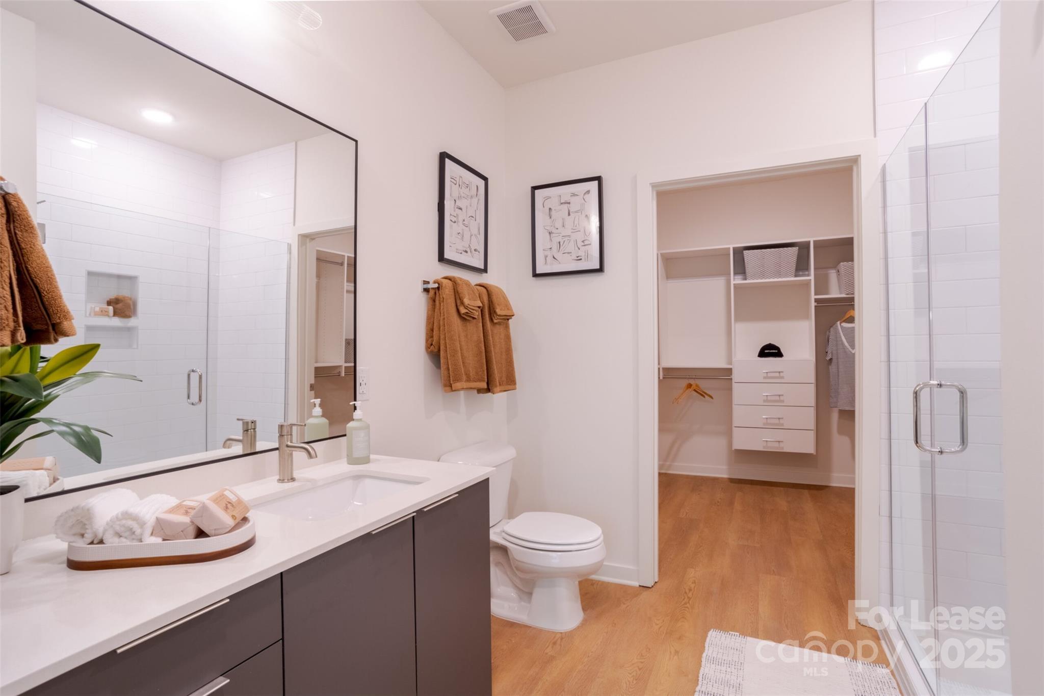 Charlotte, North Carolina 28209, United States, 1 Bedroom Bedrooms, ,1 BathroomBathrooms,Residential,Active,5385