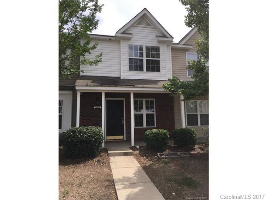 Wonderful two master suite/bedrooms, two and a half bath townhouse in a nice commuinity with lots of amenities including a Club house, Swimming Pool, Tennis Court and Playground Area. Includes washer/dryer. Convenient to I-485 and the University Area.
