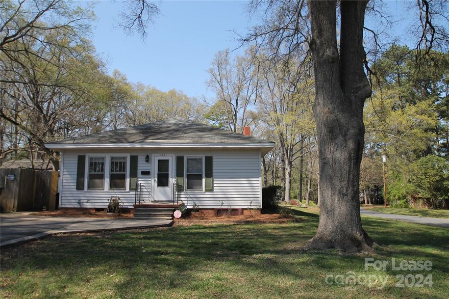 Cute Duplex Located near Winthrop University in Rock Hill, SC, 2 Bedrooms, 1 Bathroom, Nice size Living Room with Fireplace (Non-Operational), Kitchen with Range, Refrigerator, Dishwasher, Microwave & Stackable Washer/Dryer.
No Smoking/No Vaping. Call Owner for All Pet Permission. Maximum Occupants 3.
Available NOW for viewing by key sign out from our office Monday-Friday from 9am-4pm, except Holidays. Keys to be returned by 5pm same day. Requires $20 refundable deposit.