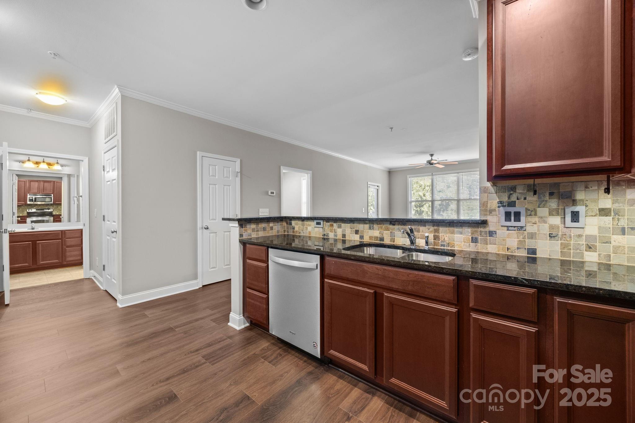1000 E Woodlawn Road 413