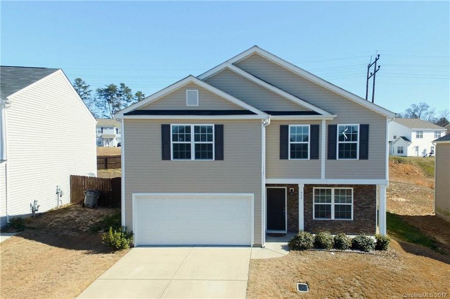 Move-in ready home with an open floor, formal dining room, large pantry, and kitchen w/island that overlooks great room complete with a gas fireplace. Three large bedrooms upstairs with a linen closet and large laundry room. Large loft that can be used for multiple uses, including an office. Ample storage in an extremely large master bedroom. Master bath has dual sinks and a garden tub great for relaxing after those long days. Attic pull down stairs for extra storage. Very close to I-85!